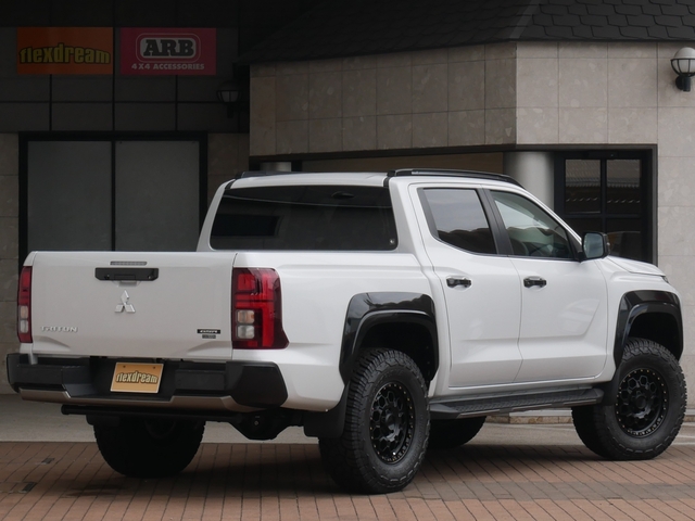 Mitsubishi Triton 3