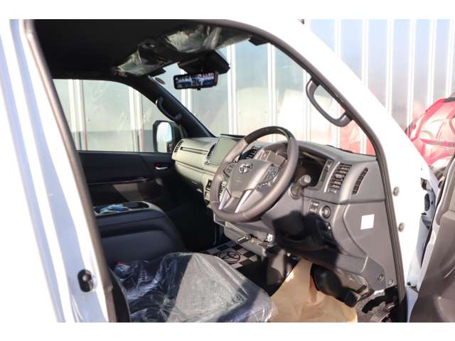 Toyota Hiace Van 11