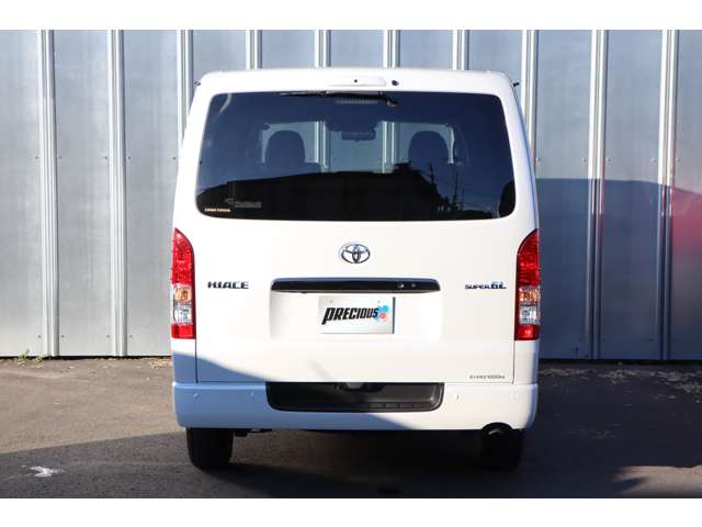 Toyota Hiace Van 4