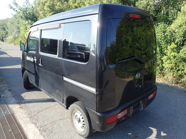 Daihatsu Hijet Cargo 4