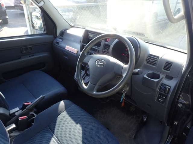 Daihatsu Hijet Cargo 9
