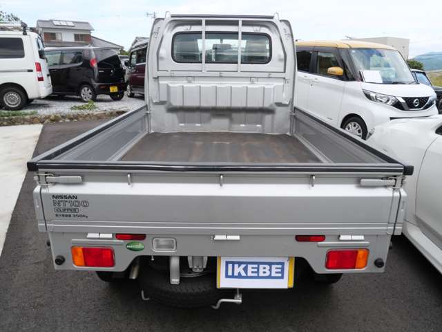 Nissan NT100 Clipper 6