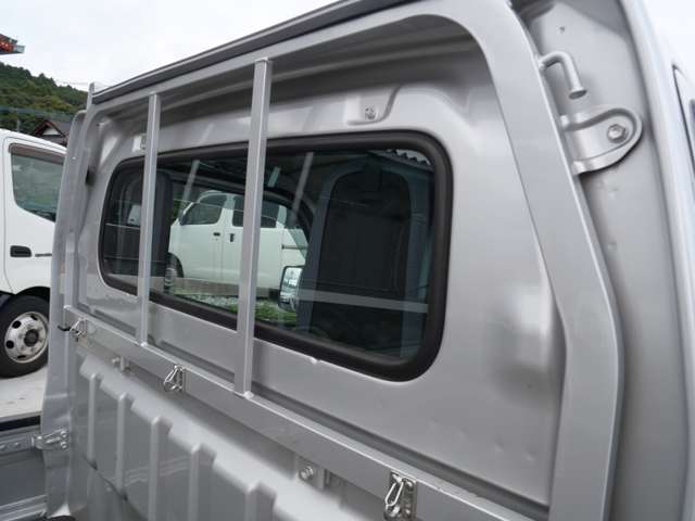 Nissan NT100 Clipper 10