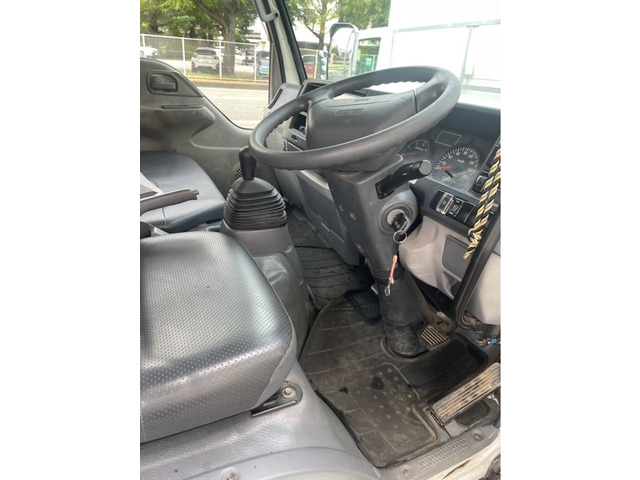 Isuzu Elf 4