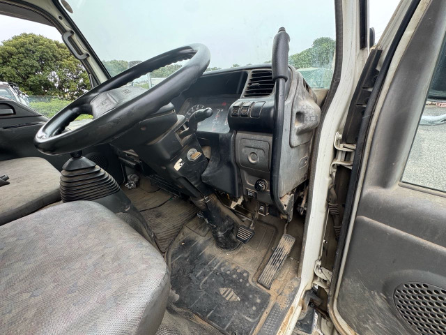 Isuzu Elf 8
