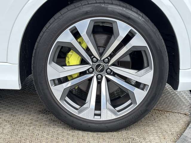 Audi Q8 11