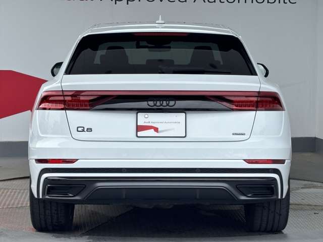 Audi Q8 4