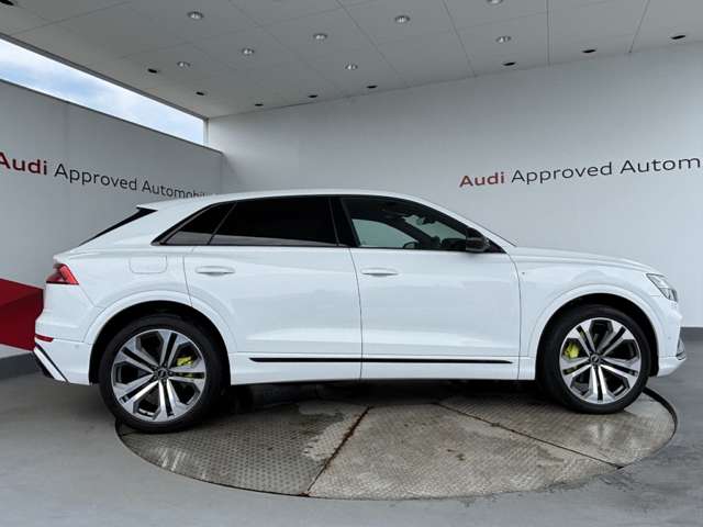 Audi Q8 5