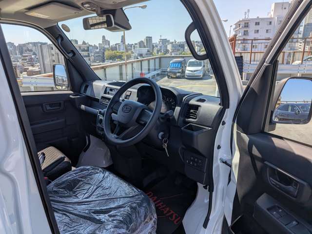 Daihatsu Hijet Cargo 4