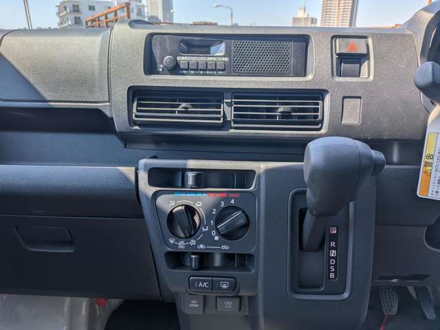 Daihatsu Hijet Cargo 10