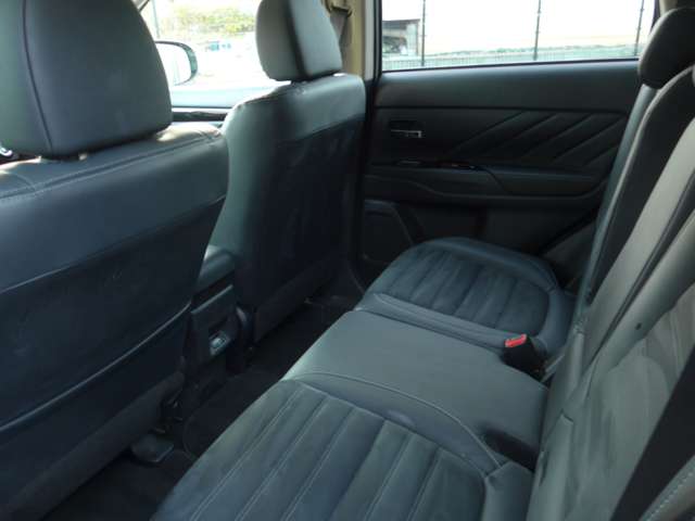 Mitsubishi Outlander PHEV 4