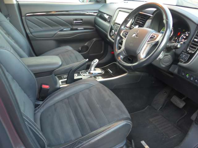 Mitsubishi Outlander PHEV 8