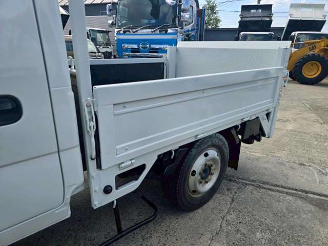Isuzu Elf 12
