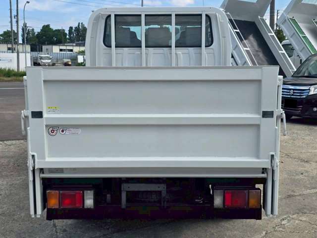 Isuzu Elf 7