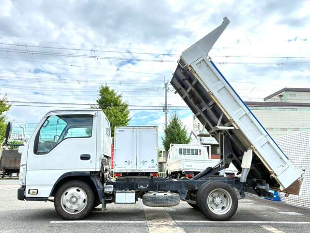 Isuzu Elf 7