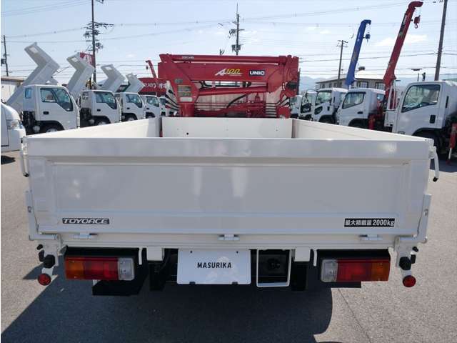 Hino Dutro 4