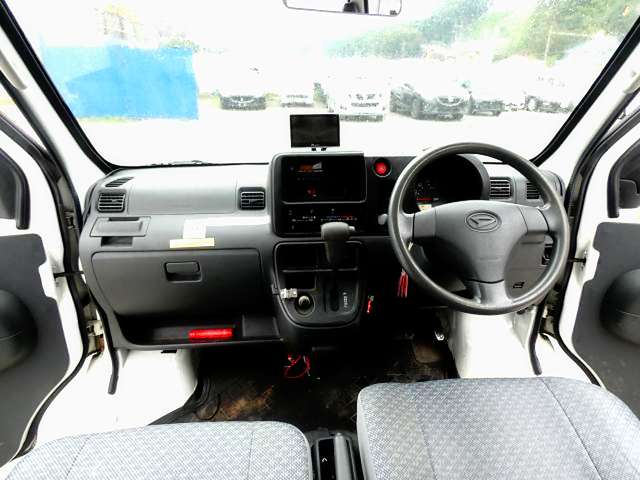Daihatsu Hijet Cargo 5