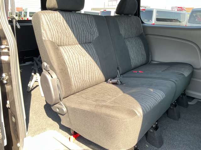 Nissan NV350 Caravan 11