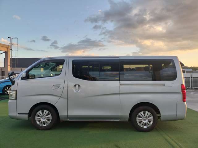 Nissan NV350 Caravan 11