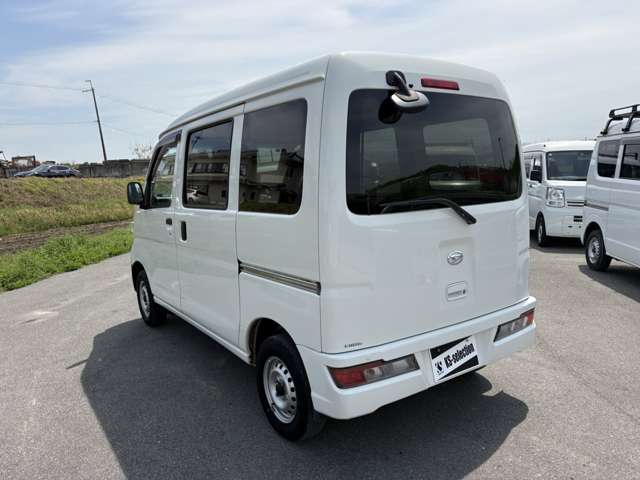 Daihatsu Hijet Cargo 12
