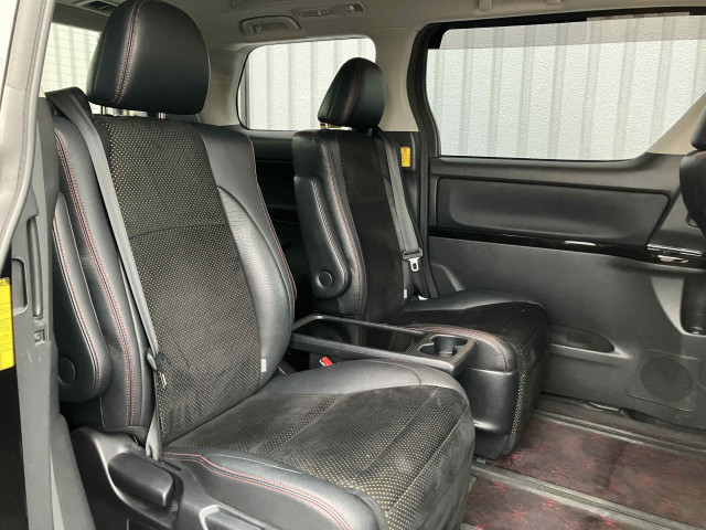 Toyota Vellfire 12