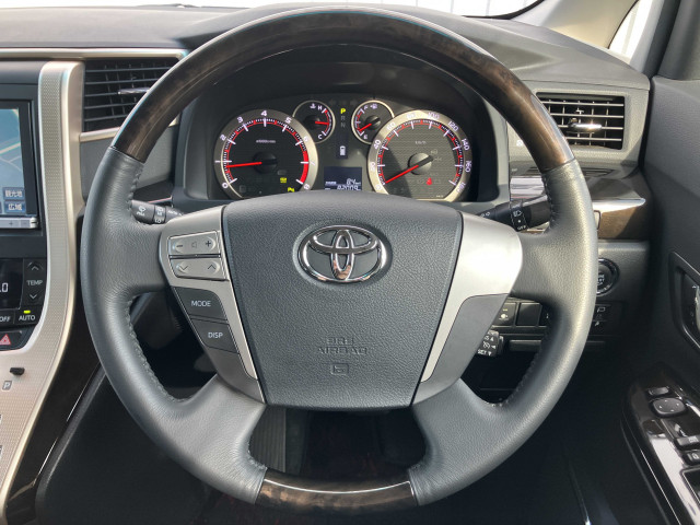 Toyota Vellfire 3