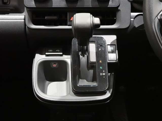 Toyota Sienta 11