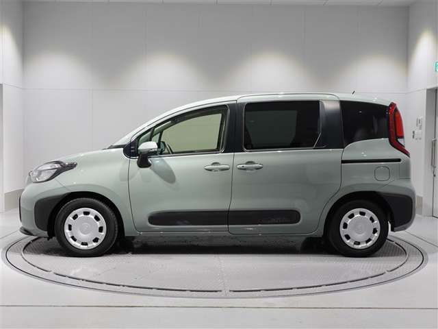 Toyota Sienta 3