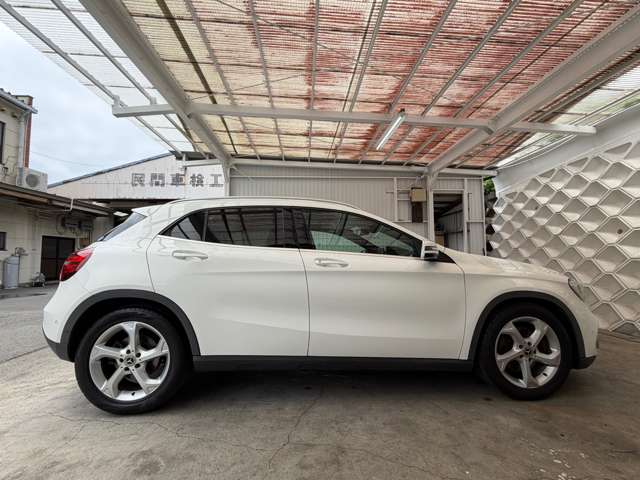 Mercedes-Benz GLA-Class 10