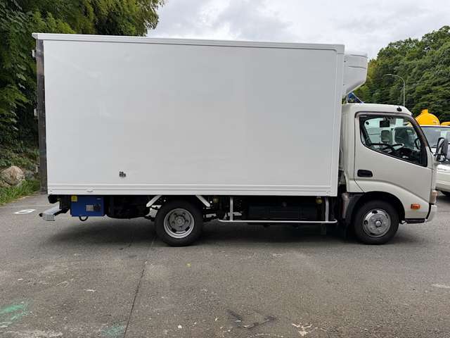 Hino Dutro 4