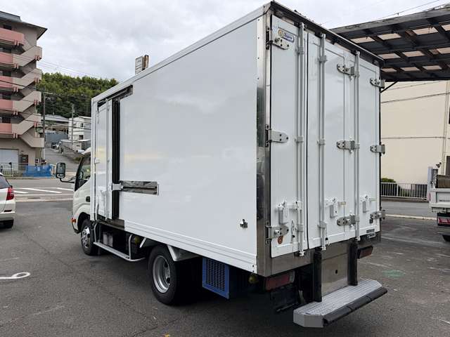 Hino Dutro 8