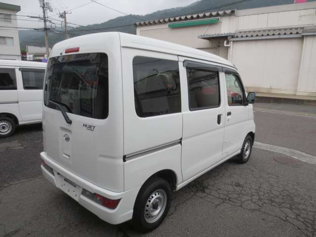 Daihatsu Hijet Cargo 12