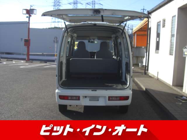 Daihatsu Hijet Cargo 3