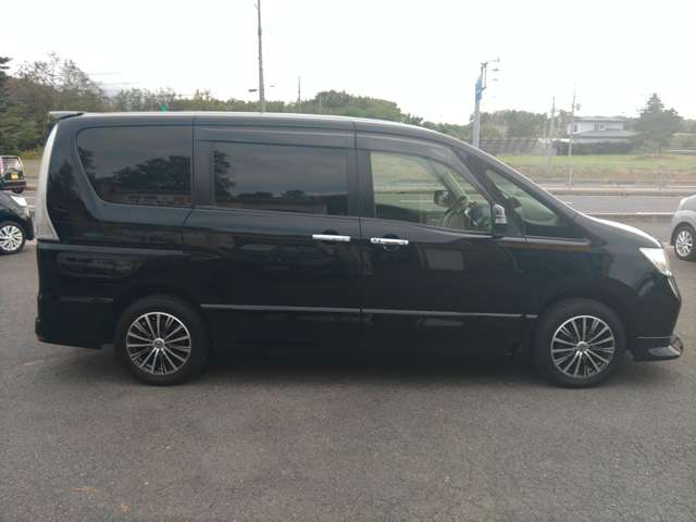 Nissan Serena 5