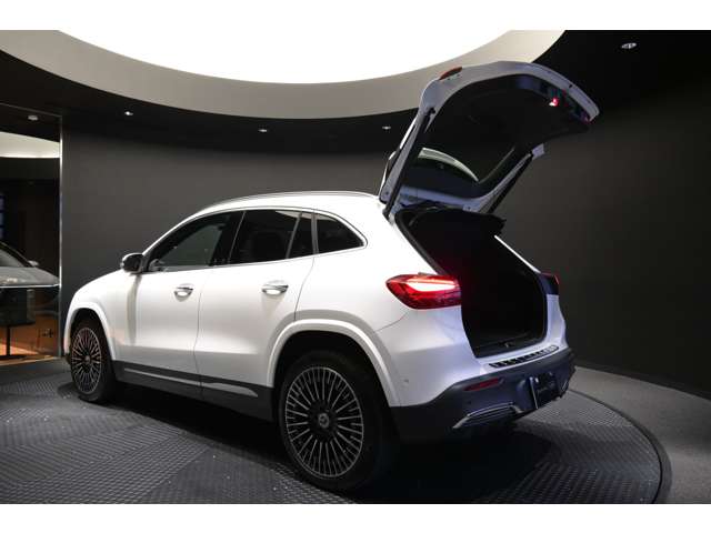 Mercedes-Benz EQA 8