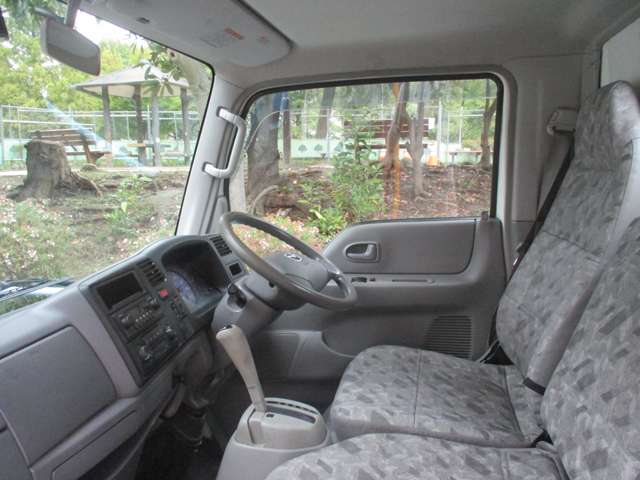 Mazda Titan Dash 3