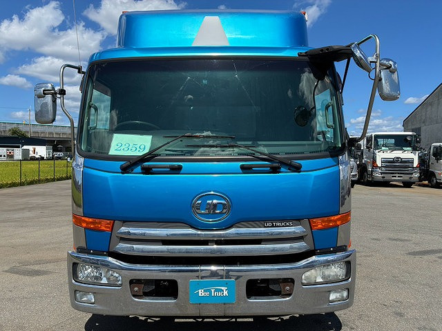 UD Trucks Condor 11