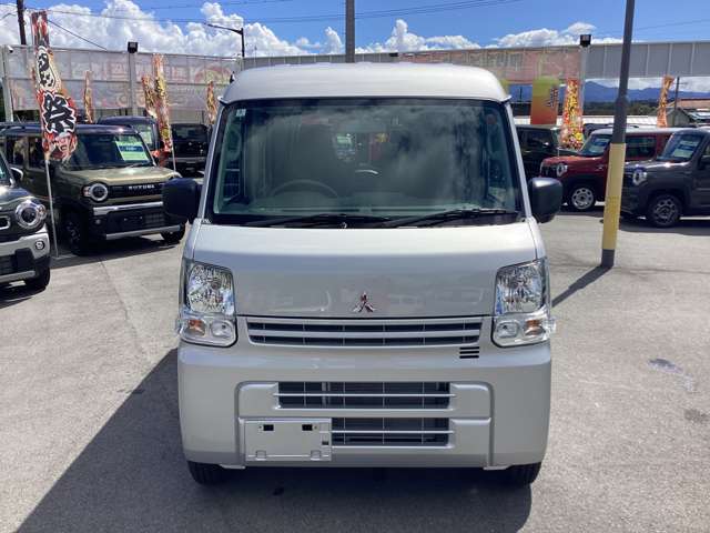 Mitsubishi Minicab Van 2