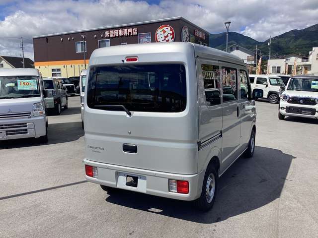 Mitsubishi Minicab Van 7