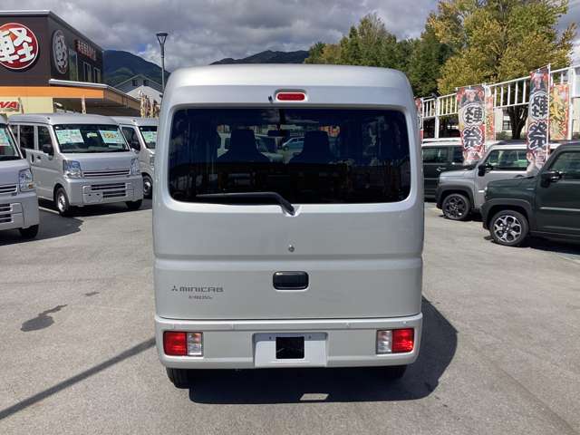 Mitsubishi Minicab Van 8