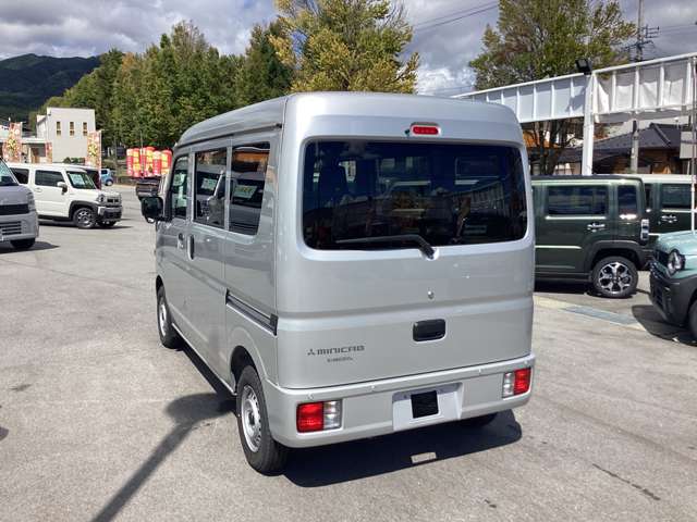 Mitsubishi Minicab Van 9