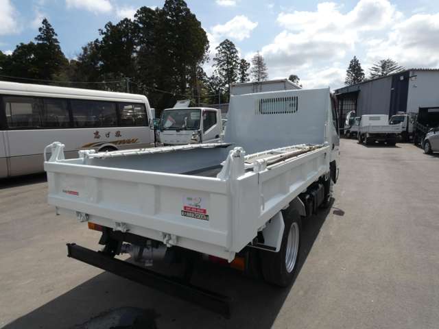 Mitsubishi Fuso Canter 9