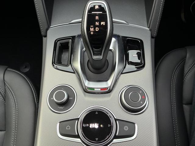 Alfa Romeo Stelvio 11