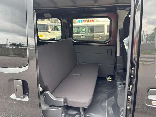 Daihatsu Hijet Cargo 9