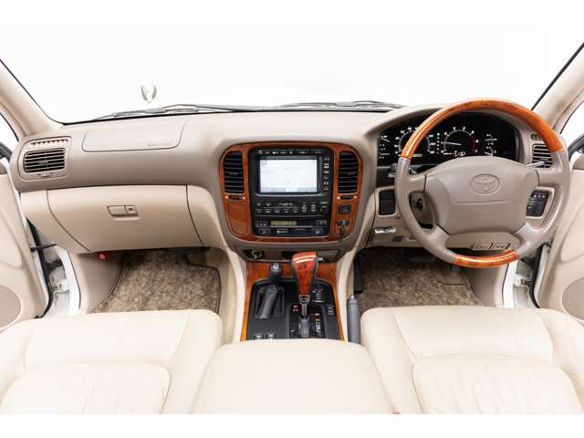 Toyota Land Cruiser Cygnus 2