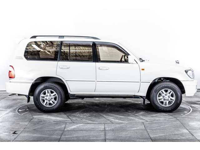 Toyota Land Cruiser Cygnus 9