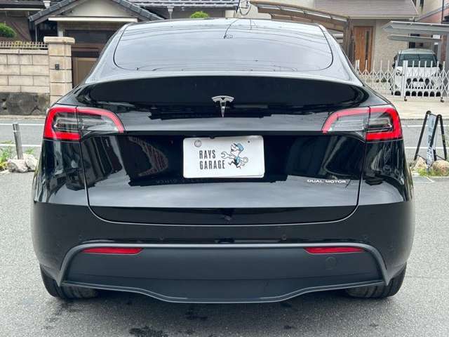 Tesla Model Y 12