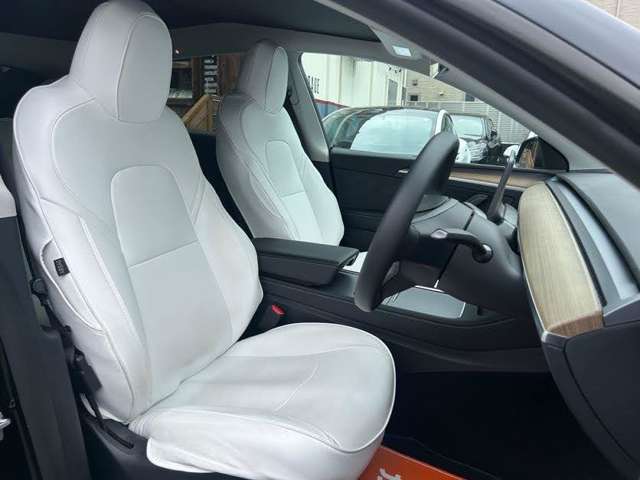 Tesla Model Y 5