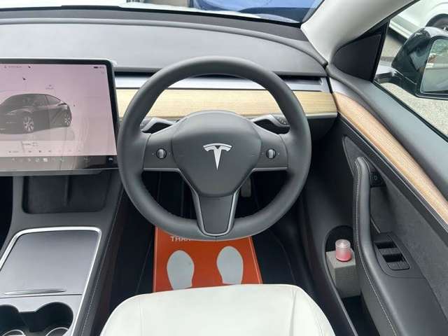 Tesla Model Y 6