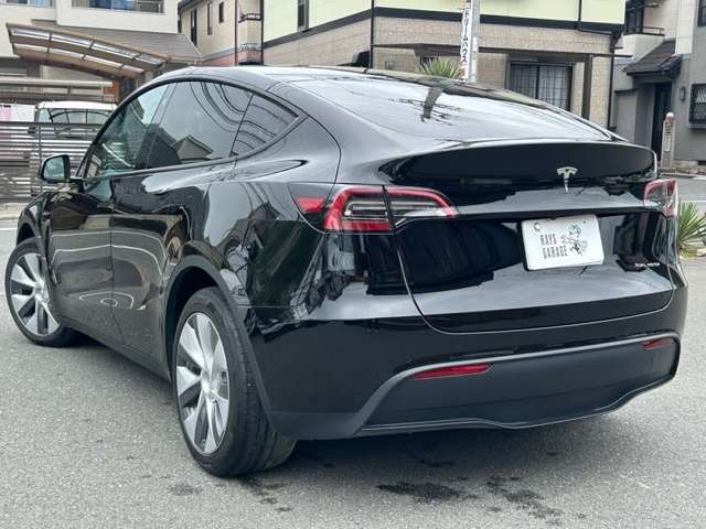 Tesla Model Y 8